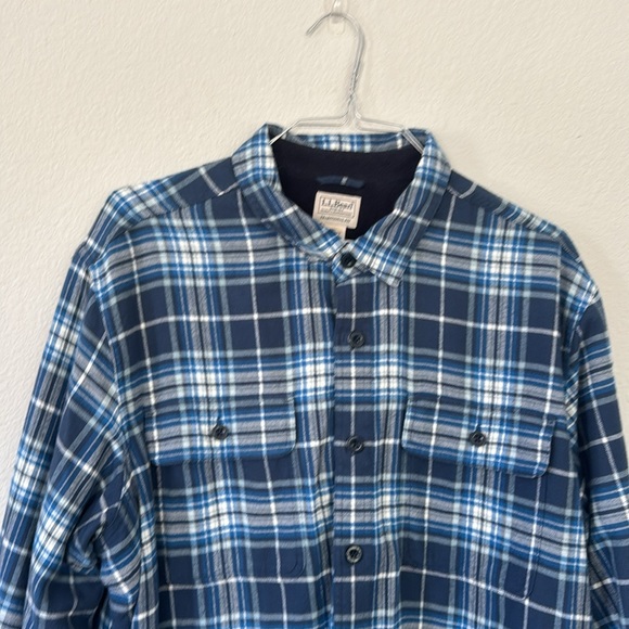 L.L Bean blue button down size XL - Picture 2 of 8